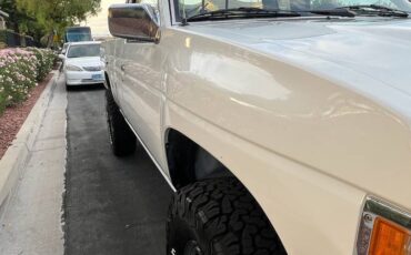 Nissan-d21-hardbody-1994-white-7