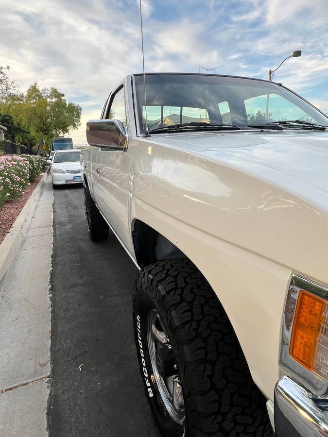 Nissan-d21-hardbody-1994-white-7