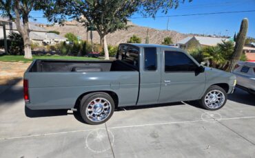 Nissan-d21-pickup-1986-custom-2