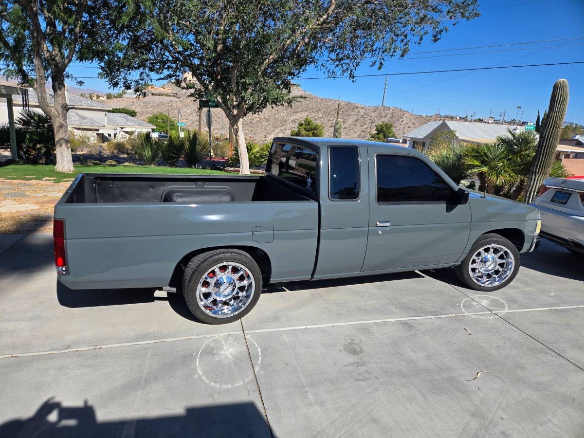 Nissan-d21-pickup-1986-custom-2