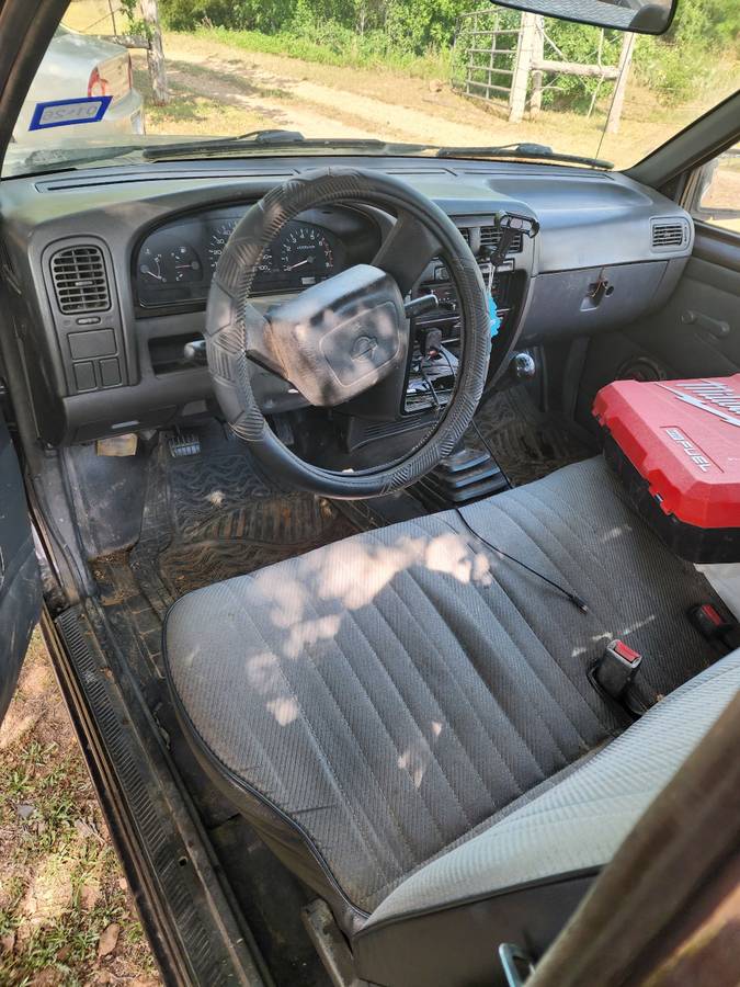 Nissan-d21-pickup-1995-grey-2