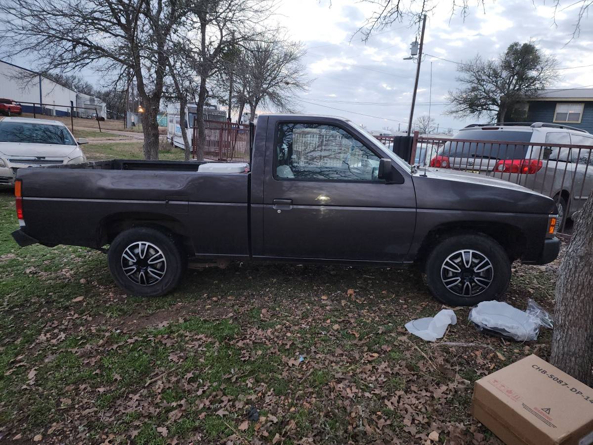 Nissan-d21-pickup-1995-grey-7