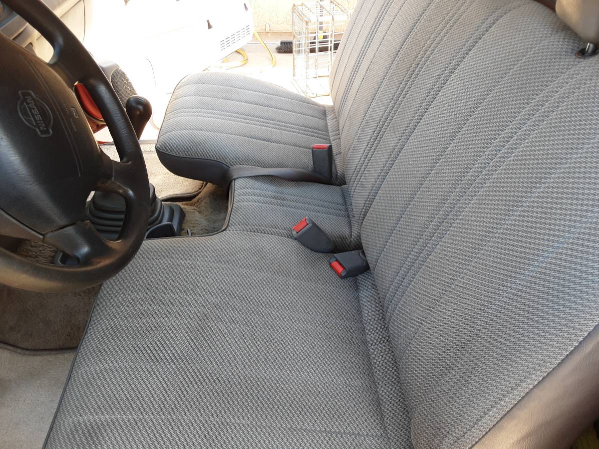 Nissan-frontier-1989-3