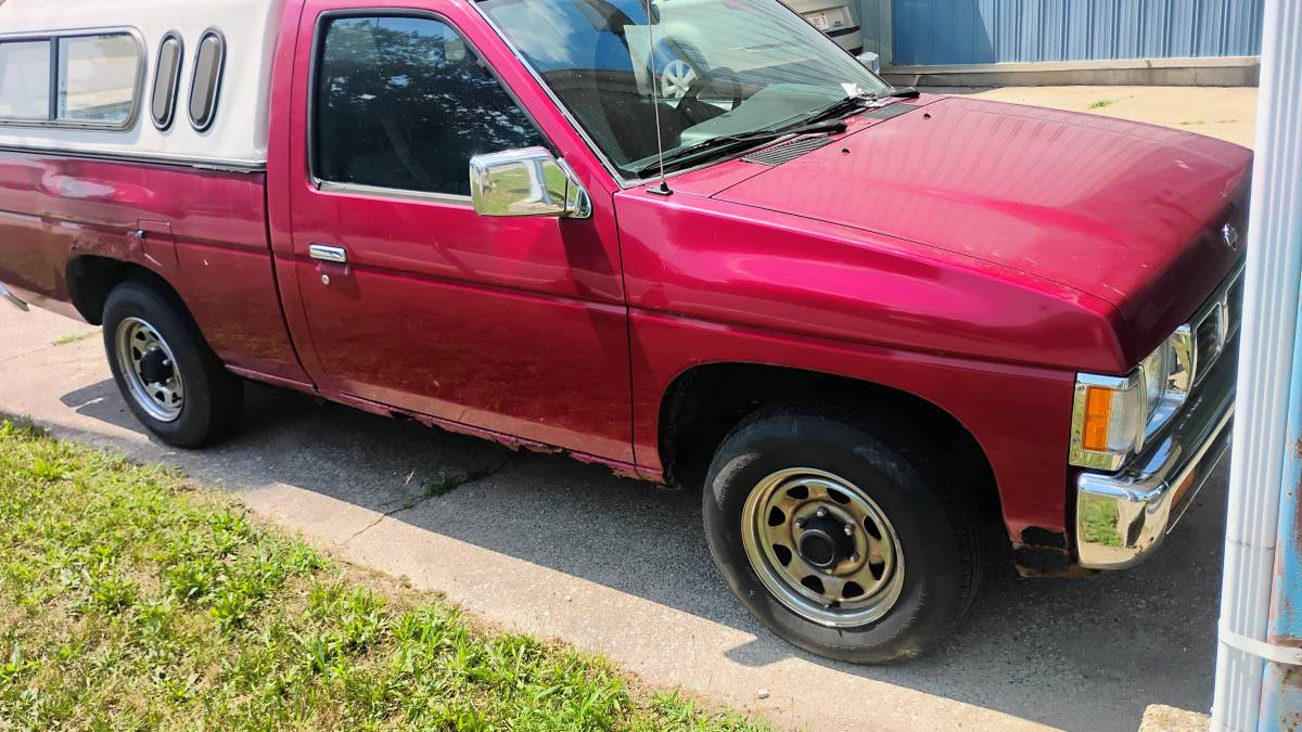 Nissan-frontier-1995-red-1