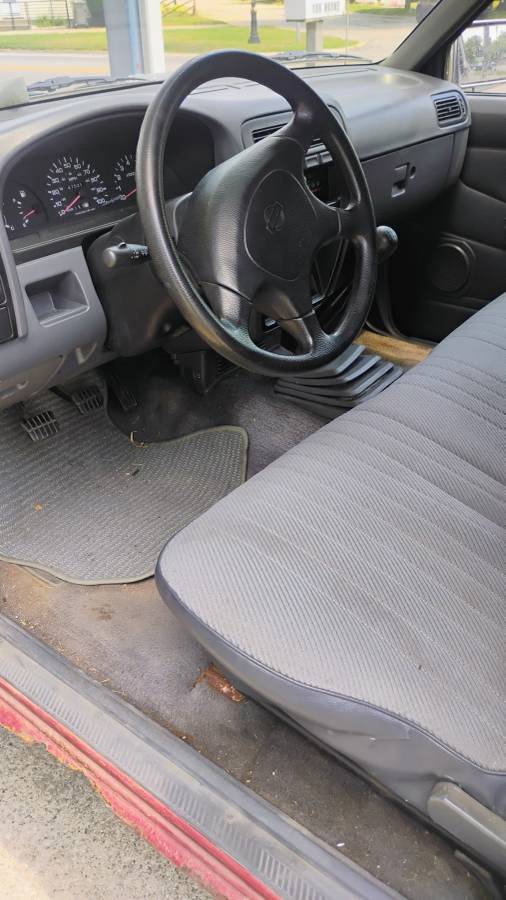 Nissan-frontier-1995-red-4