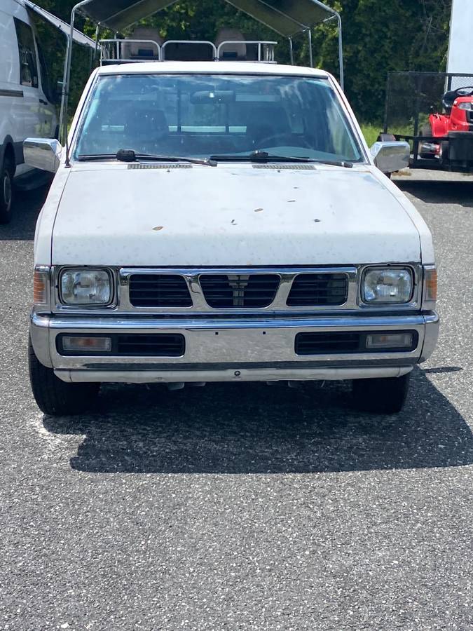 Nissan-frontier-king-cab-1995-white-1
