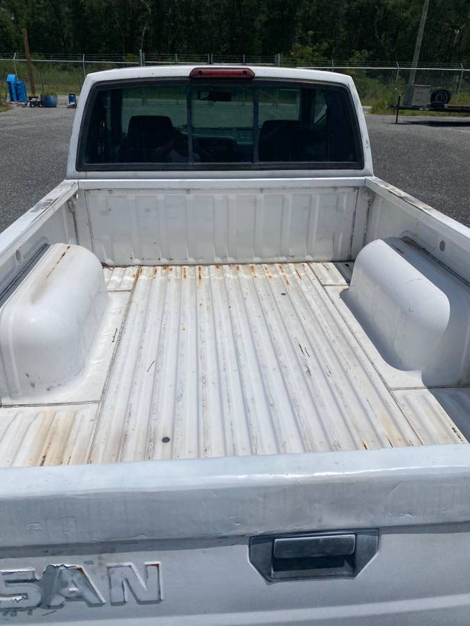 Nissan-frontier-king-cab-1995-white-4