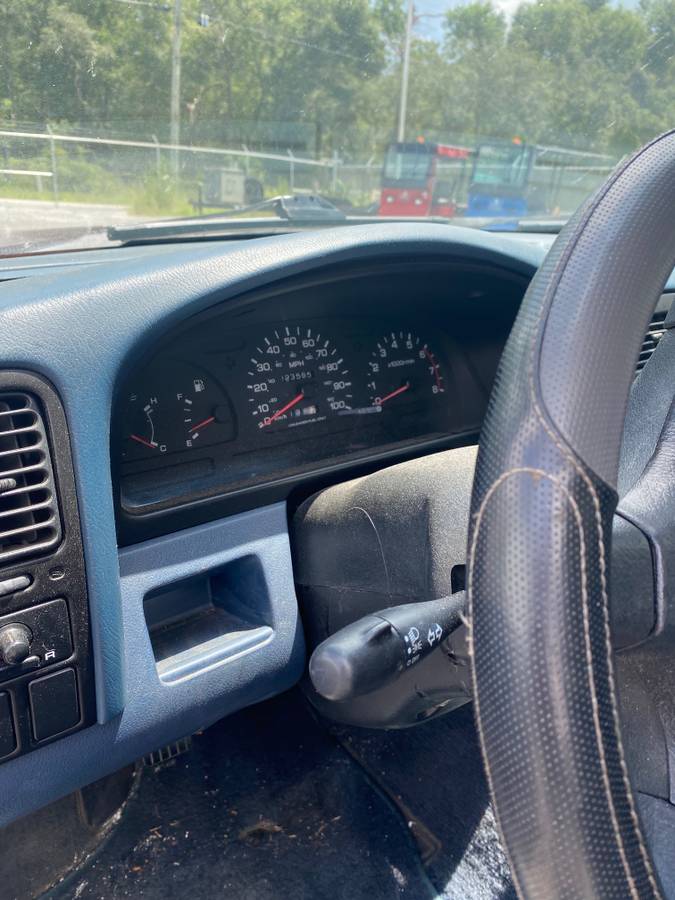 Nissan-frontier-king-cab-1995-white-5