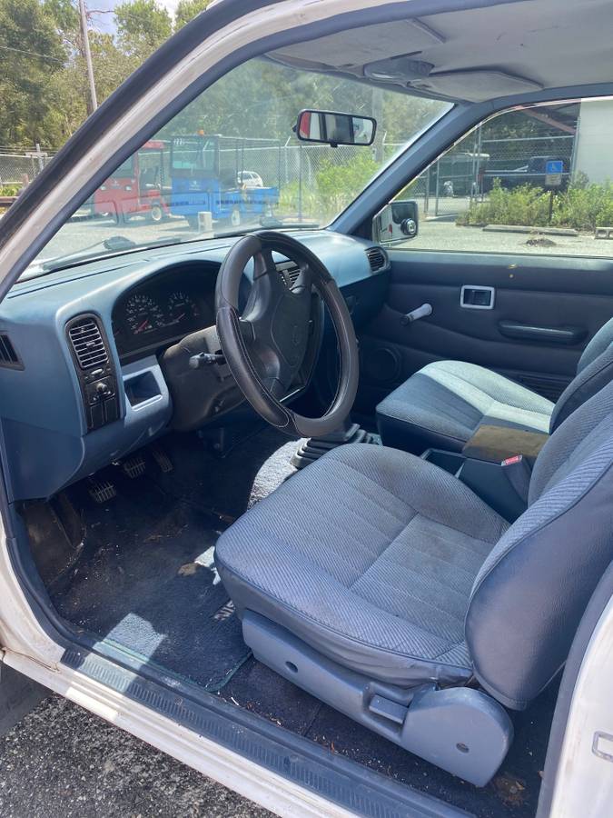 Nissan-frontier-king-cab-1995-white-6