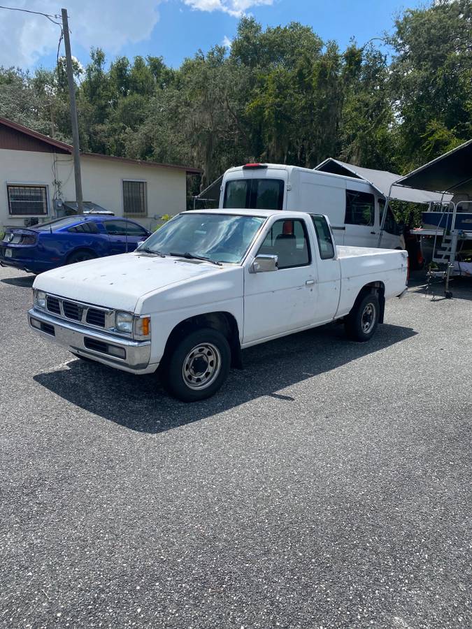 Nissan-frontier-king-cab-1995-white