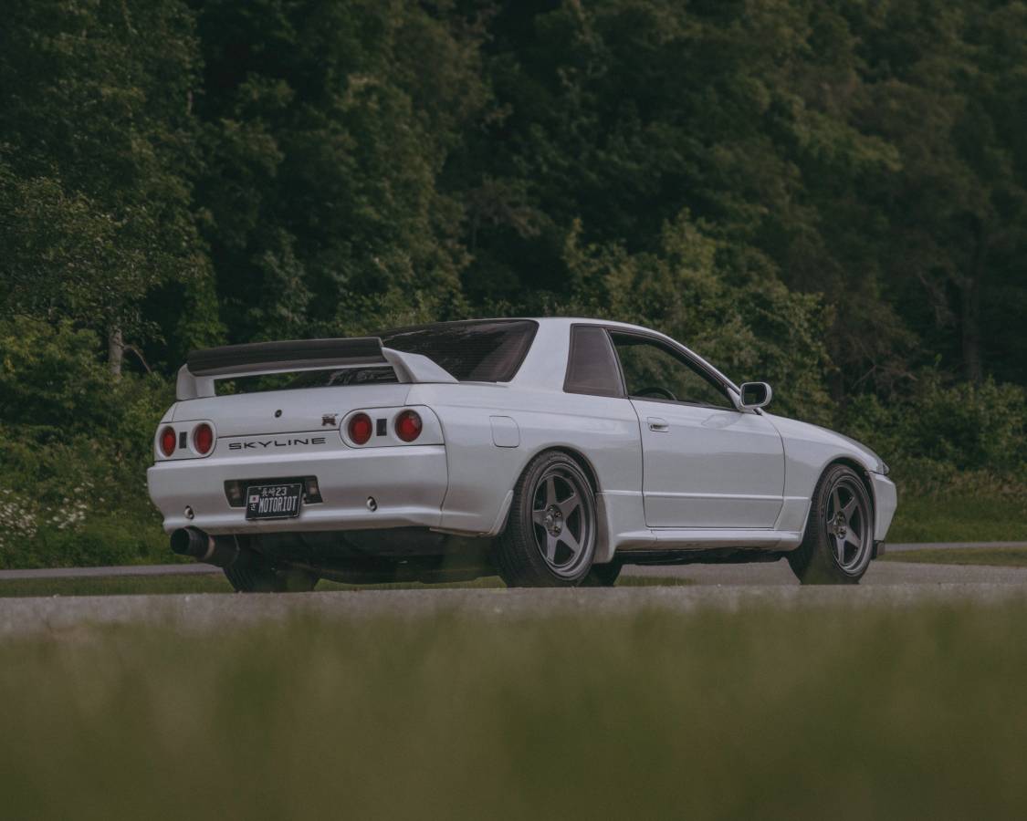 Nissan-gt-r-1990-white-1