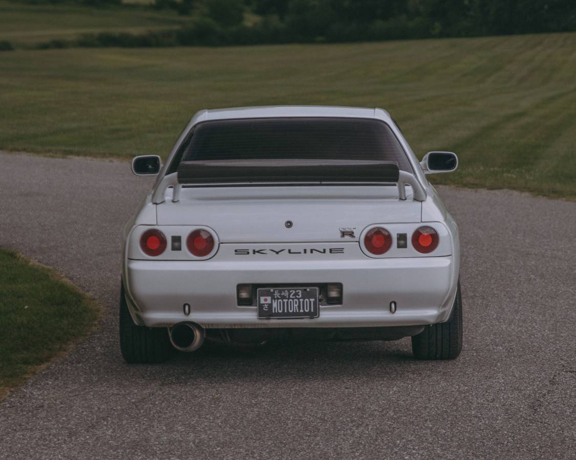 Nissan-gt-r-1990-white-10