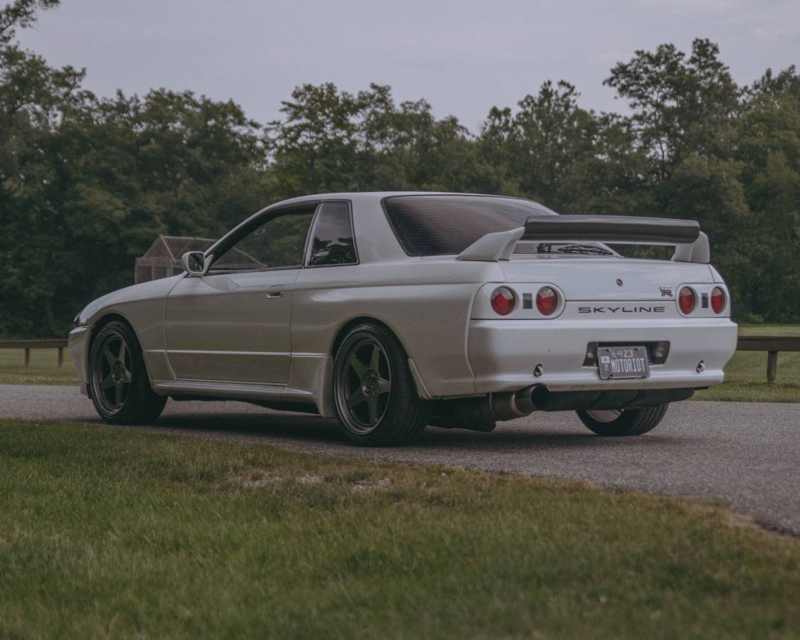 Nissan-gt-r-1990-white-2
