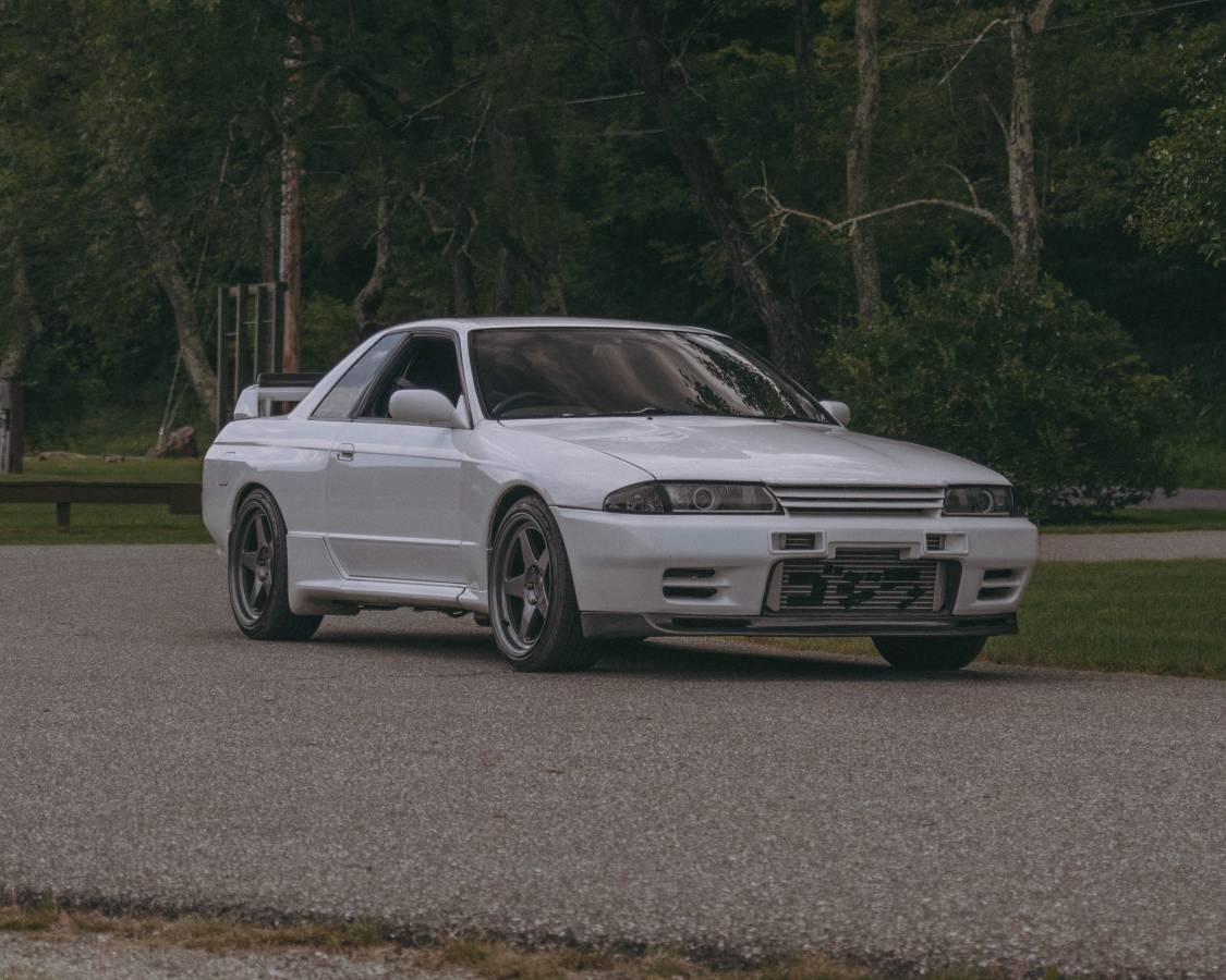 Nissan-gt-r-1990-white-22