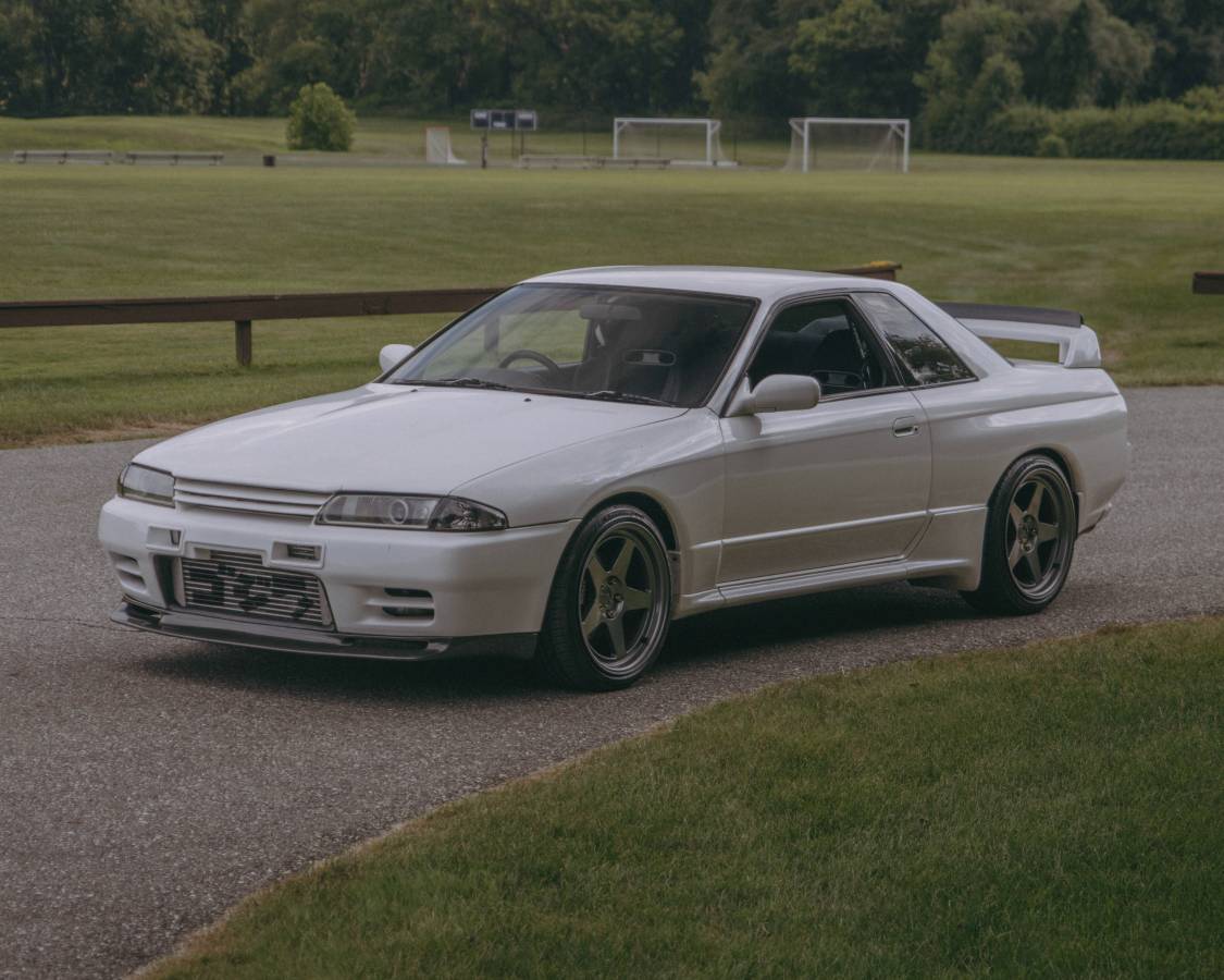 Nissan-gt-r-1990-white-23