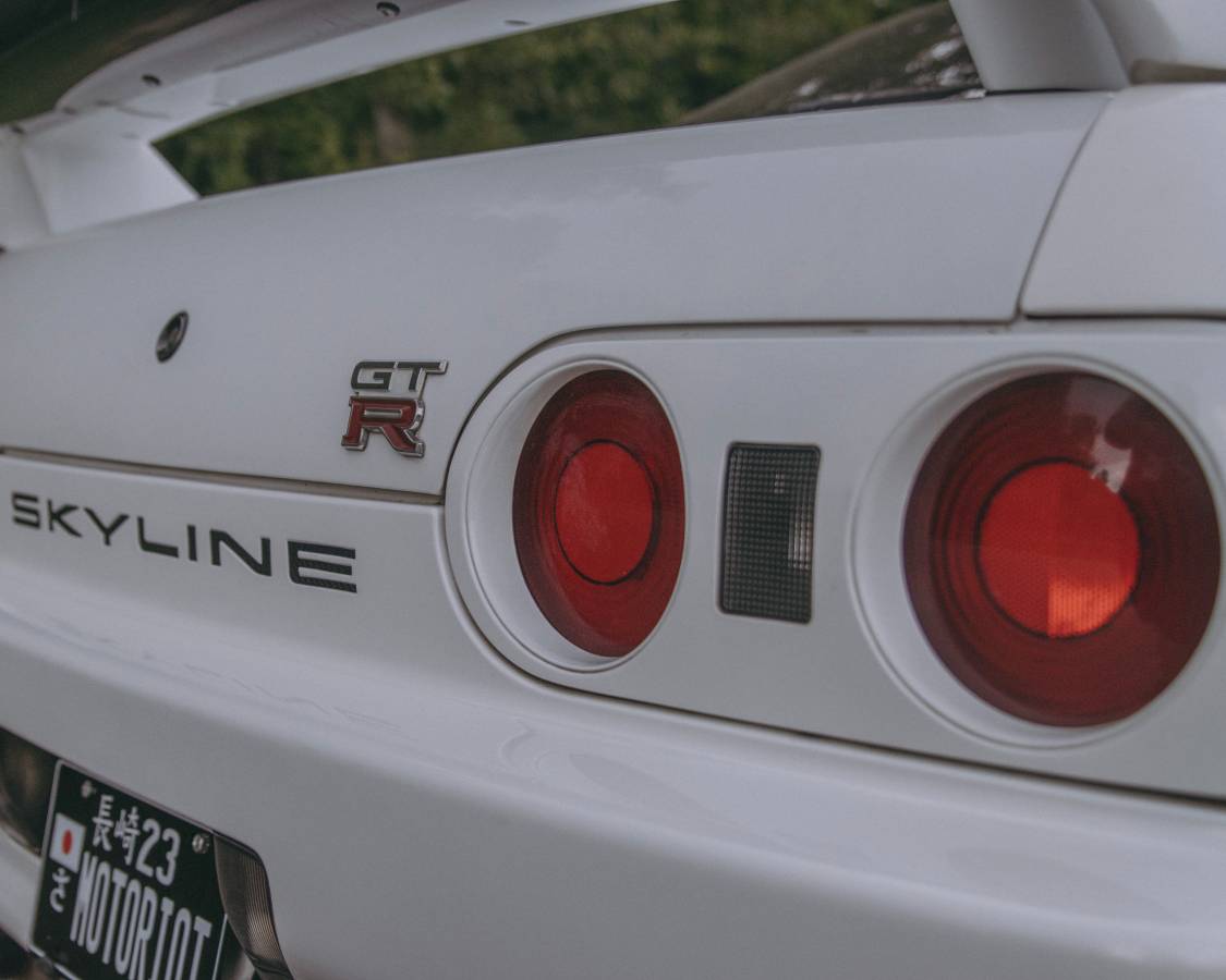 Nissan-gt-r-1990-white-5