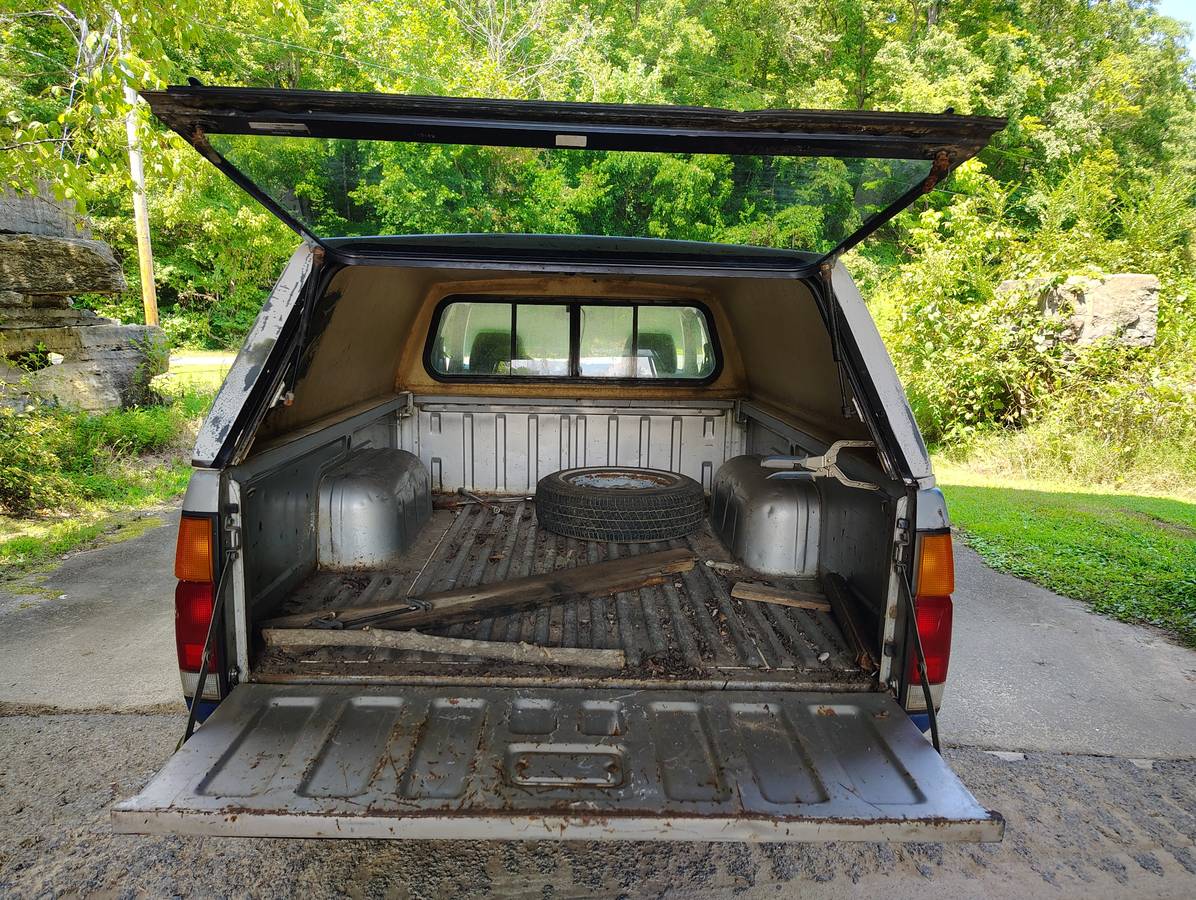 Nissan-hardbody-1987-custom-5