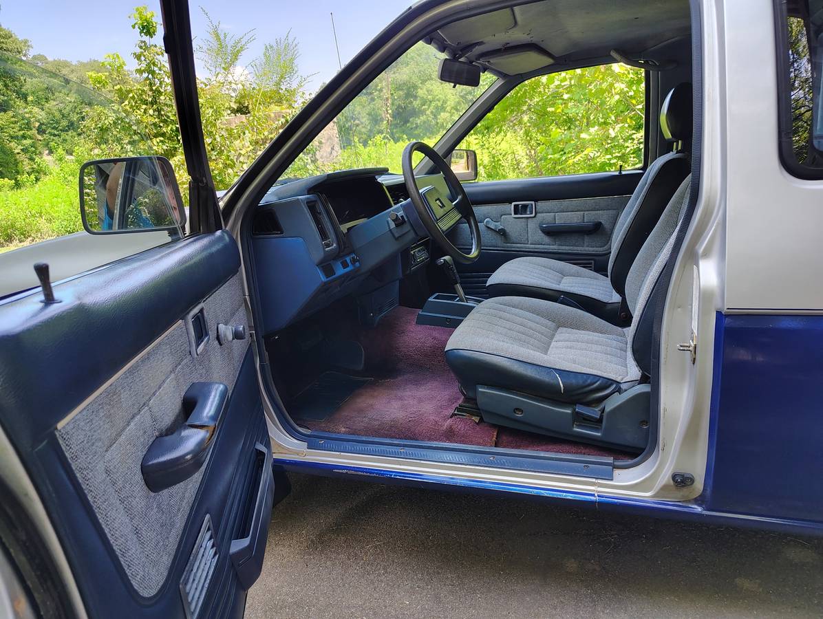 Nissan-hardbody-1987-custom-9
