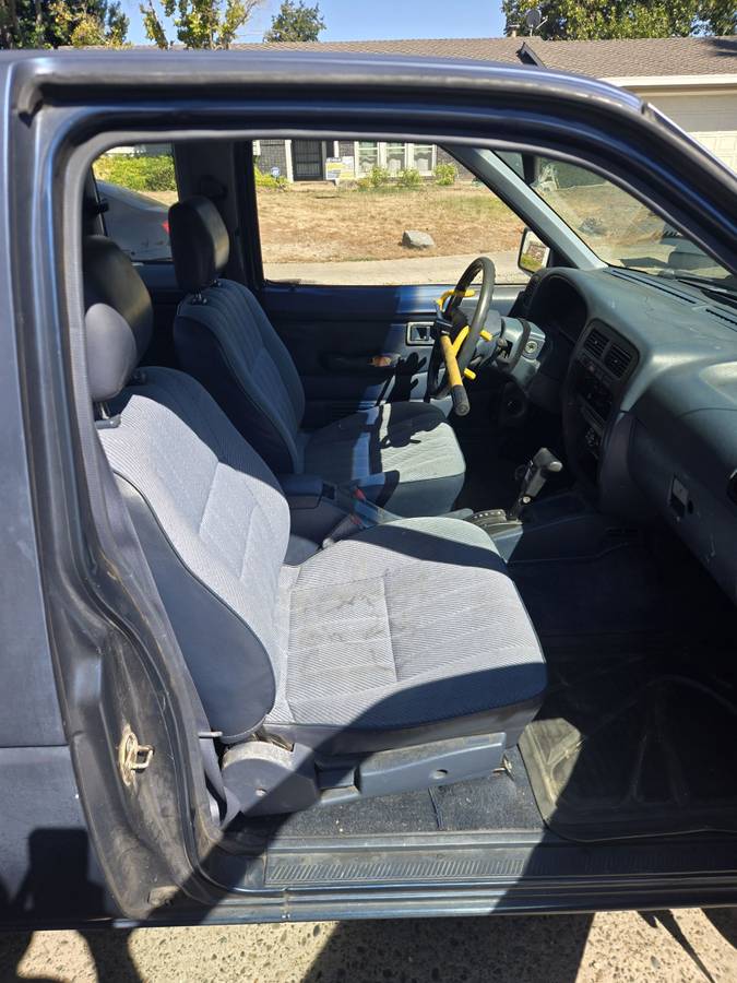 Nissan-hardbody-pickup-1994-blue-4