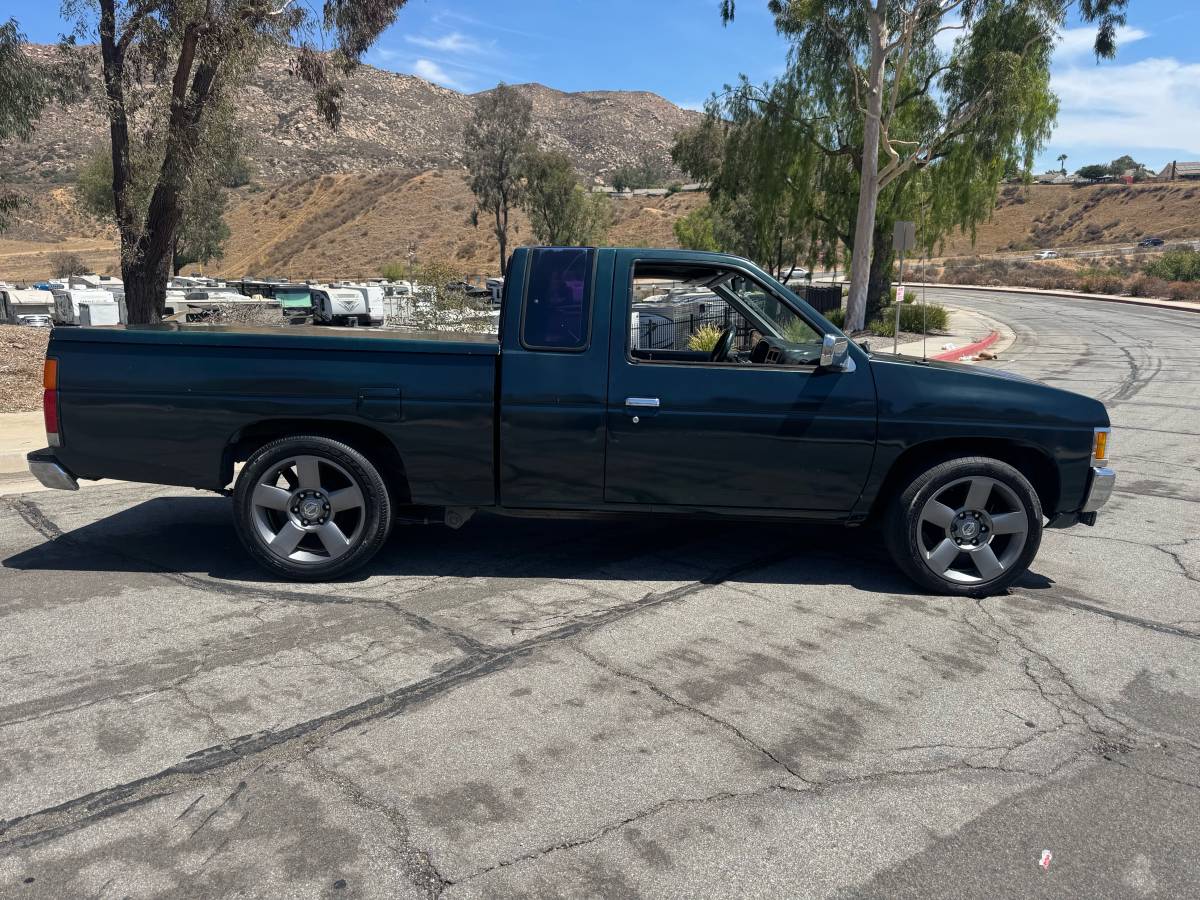 Nissan-hardbody-pickup-1994-green-1