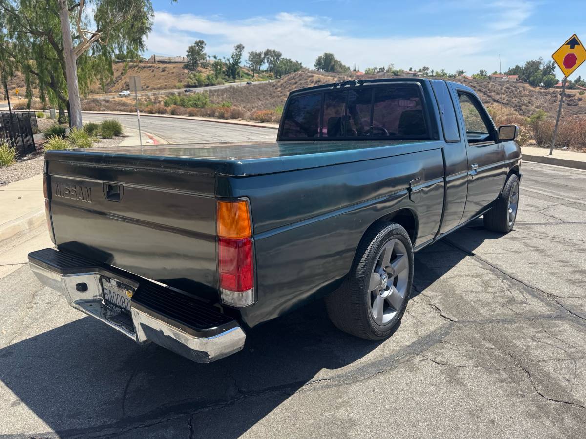 Nissan-hardbody-pickup-1994-green-2