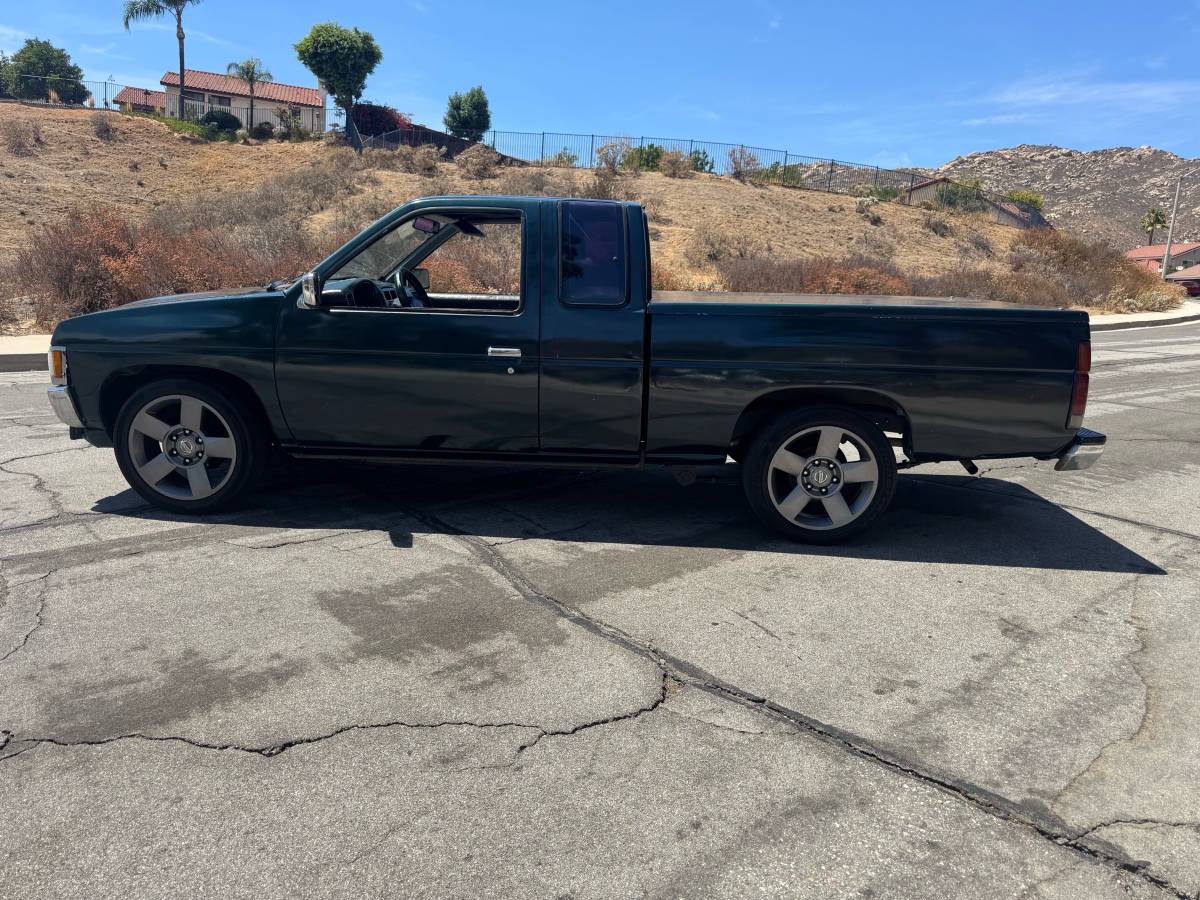 Nissan-hardbody-pickup-1994-green-4