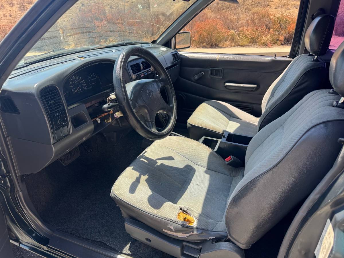 Nissan-hardbody-pickup-1994-green-7