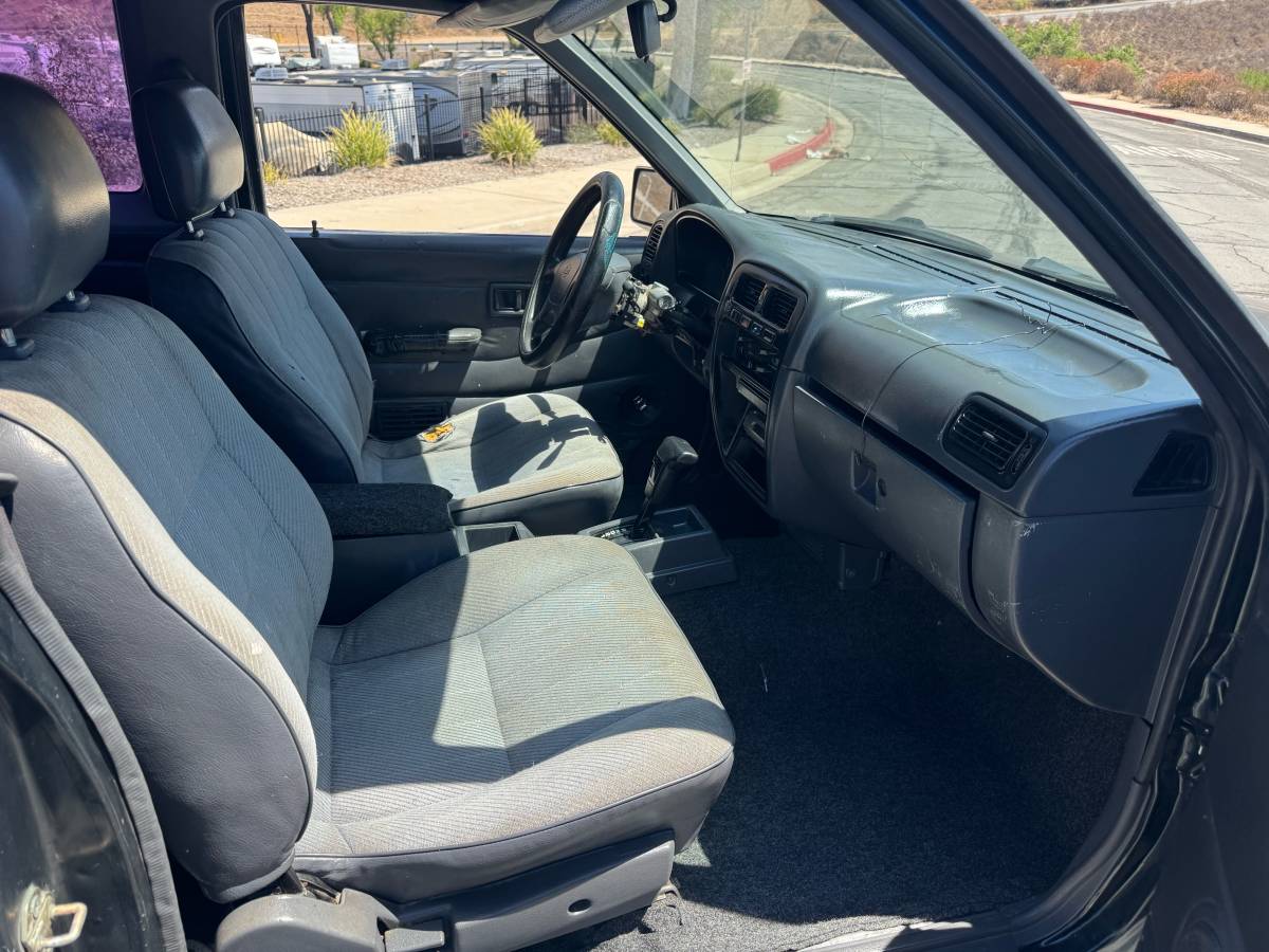 Nissan-hardbody-pickup-1994-green-9