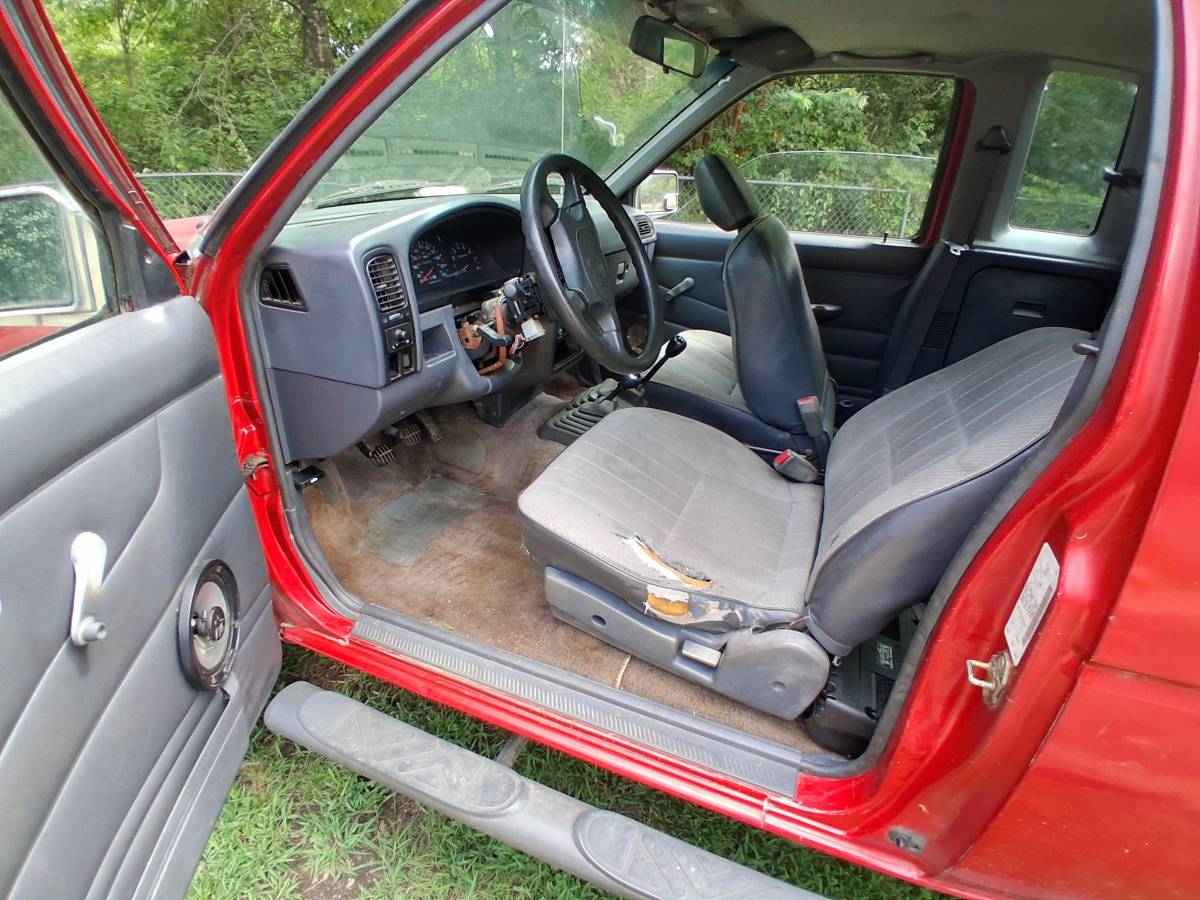 Nissan-king-cab-xe-1994-red-7