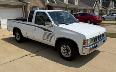 Nissan-kingcab-1995-white-1