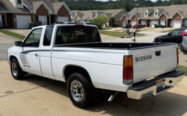 Nissan-kingcab-1995-white-2