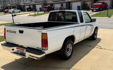 Nissan-kingcab-1995-white-3