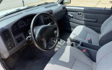Nissan-kingcab-1995-white-4