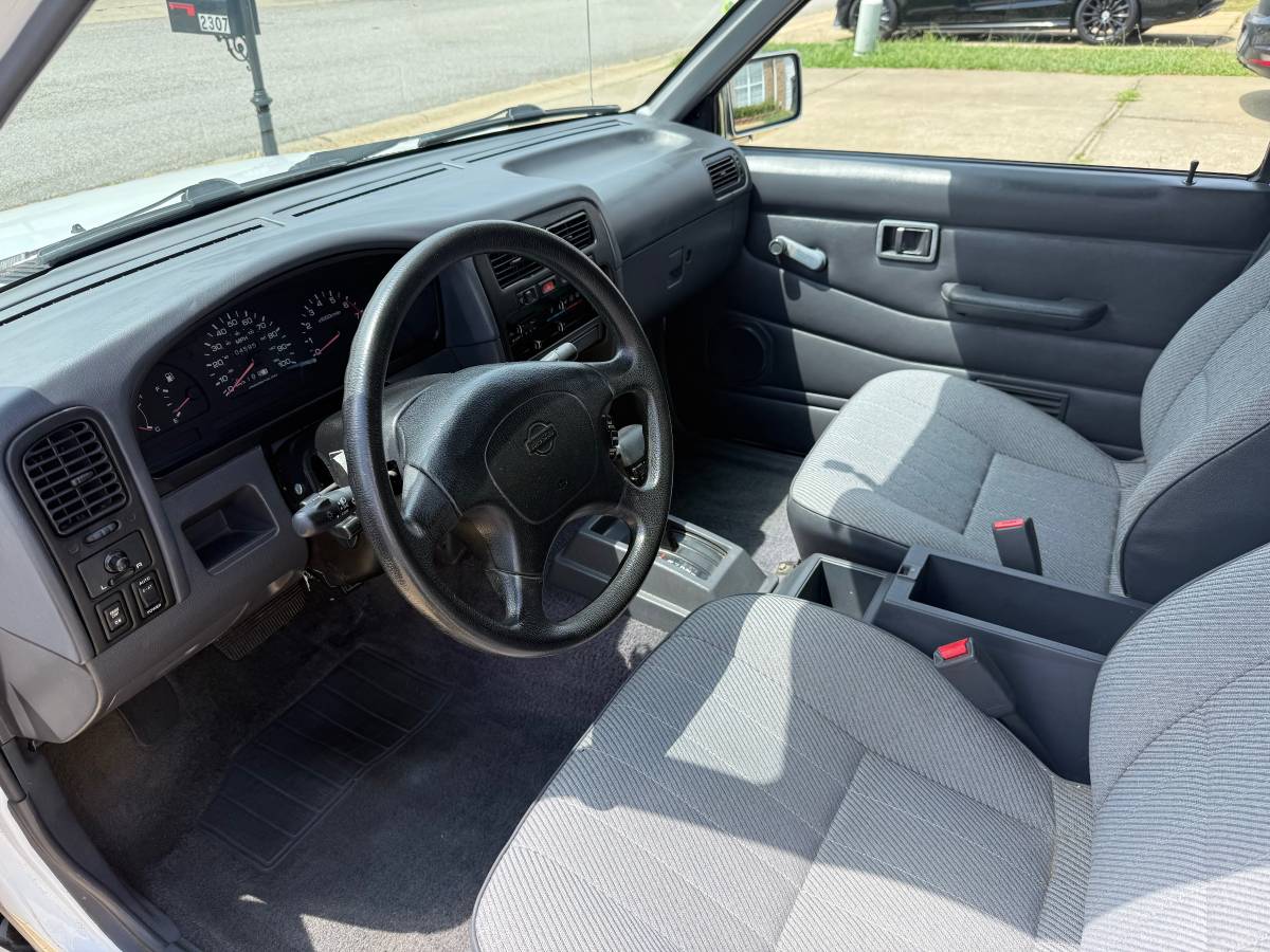 Nissan-kingcab-1995-white-4