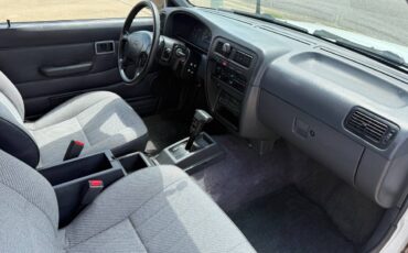 Nissan-kingcab-1995-white-5