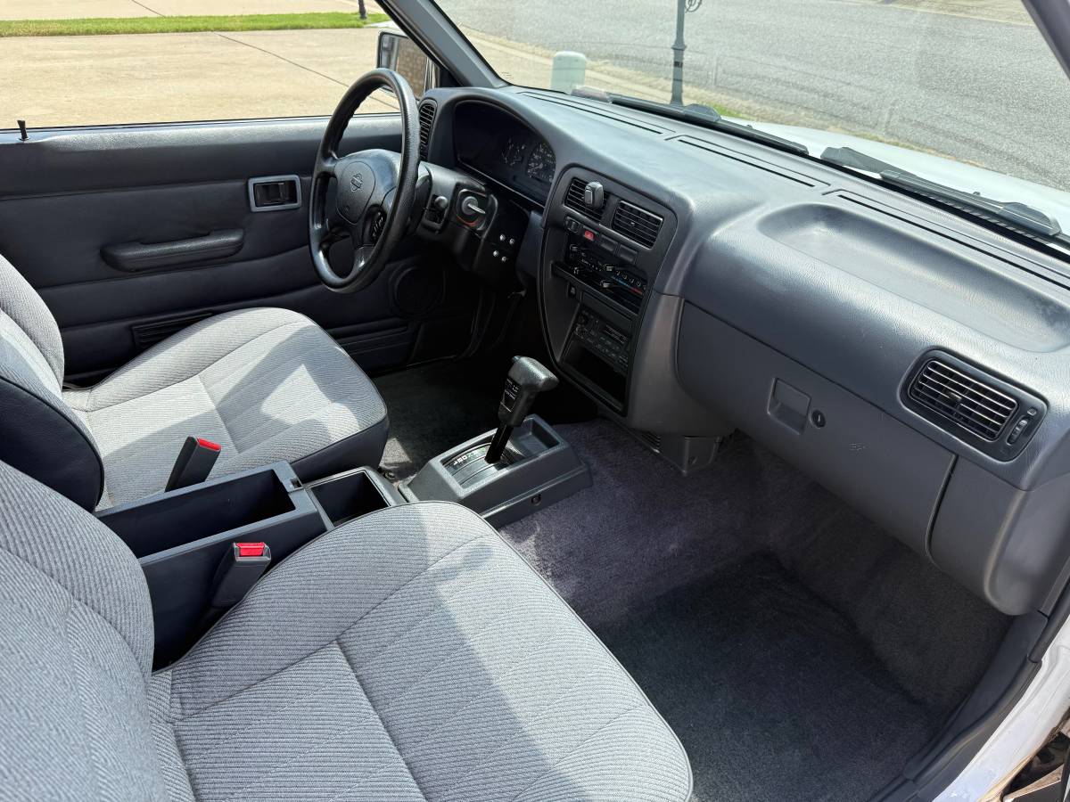 Nissan-kingcab-1995-white-5