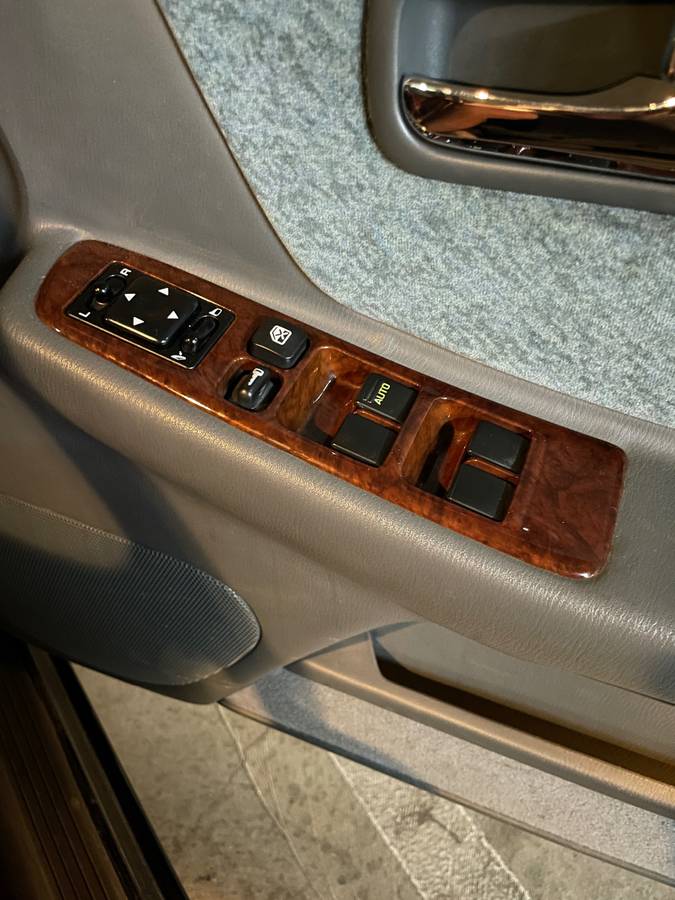 Nissan-laurel-1995-11