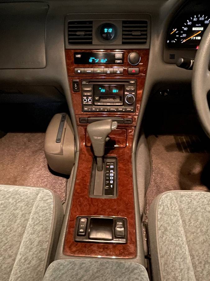 Nissan-laurel-1995-9