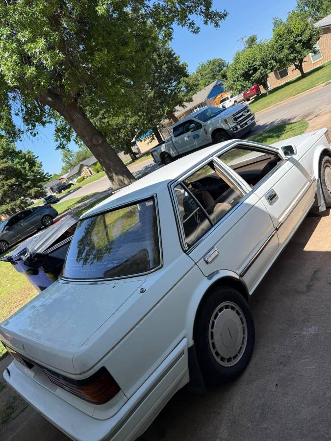Nissan-maxima-1988-white-10