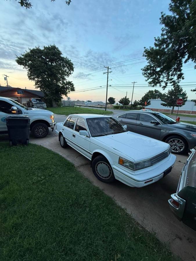 Nissan-maxima-1988-white-4