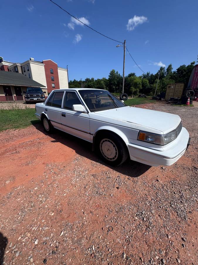 Nissan-maxima-1988-white-5