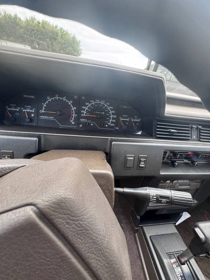 Nissan-maxima-1988-white-9