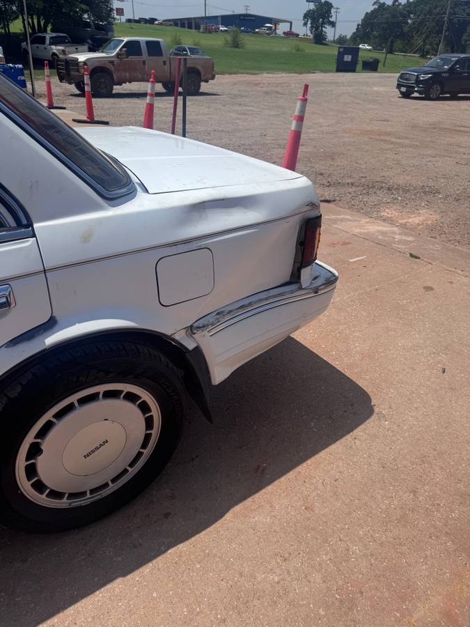 Nissan-maxima-1988-white