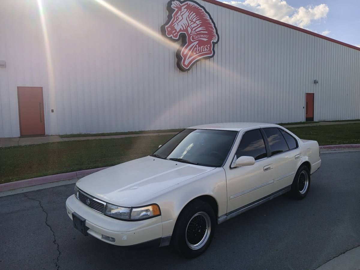 Nissan-maxima-1991-white-1