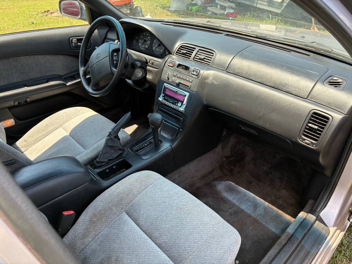 Nissan-maxima-1995-silver-1