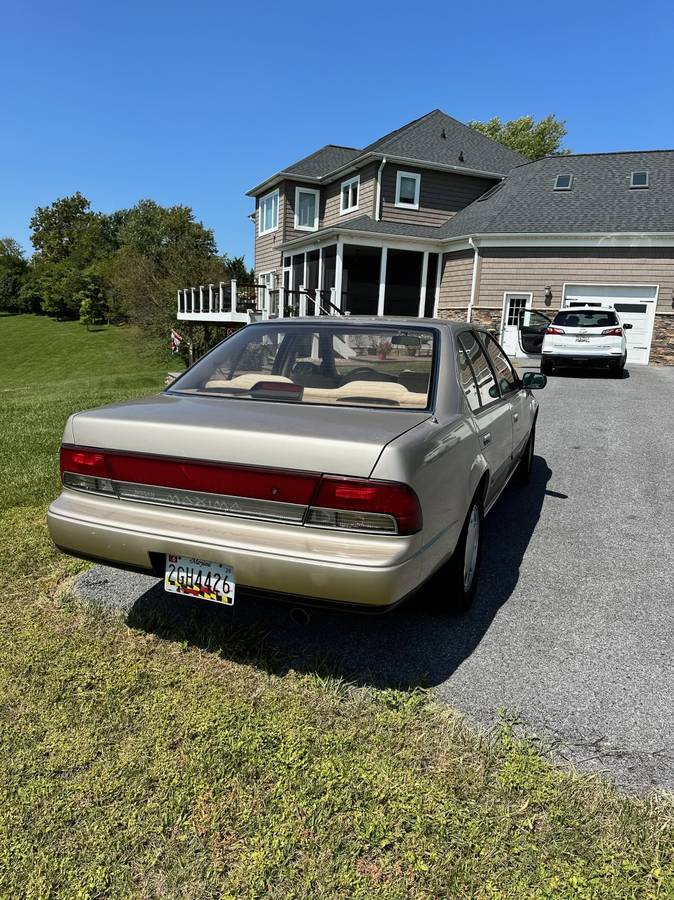Nissan-maxima-se-1994-brown-3