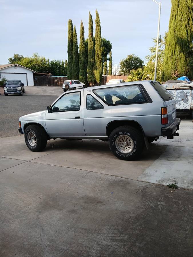 Nissan-pathfinder-1987-blue-1