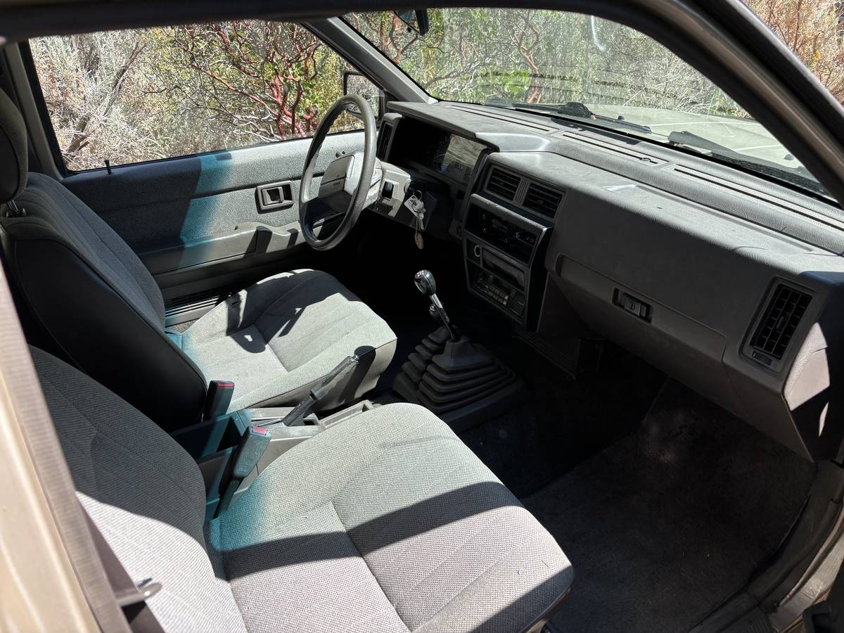 Nissan-pathfinder-1990-brown-10