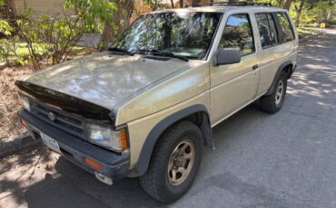 Nissan-pathfinder-1990-brown