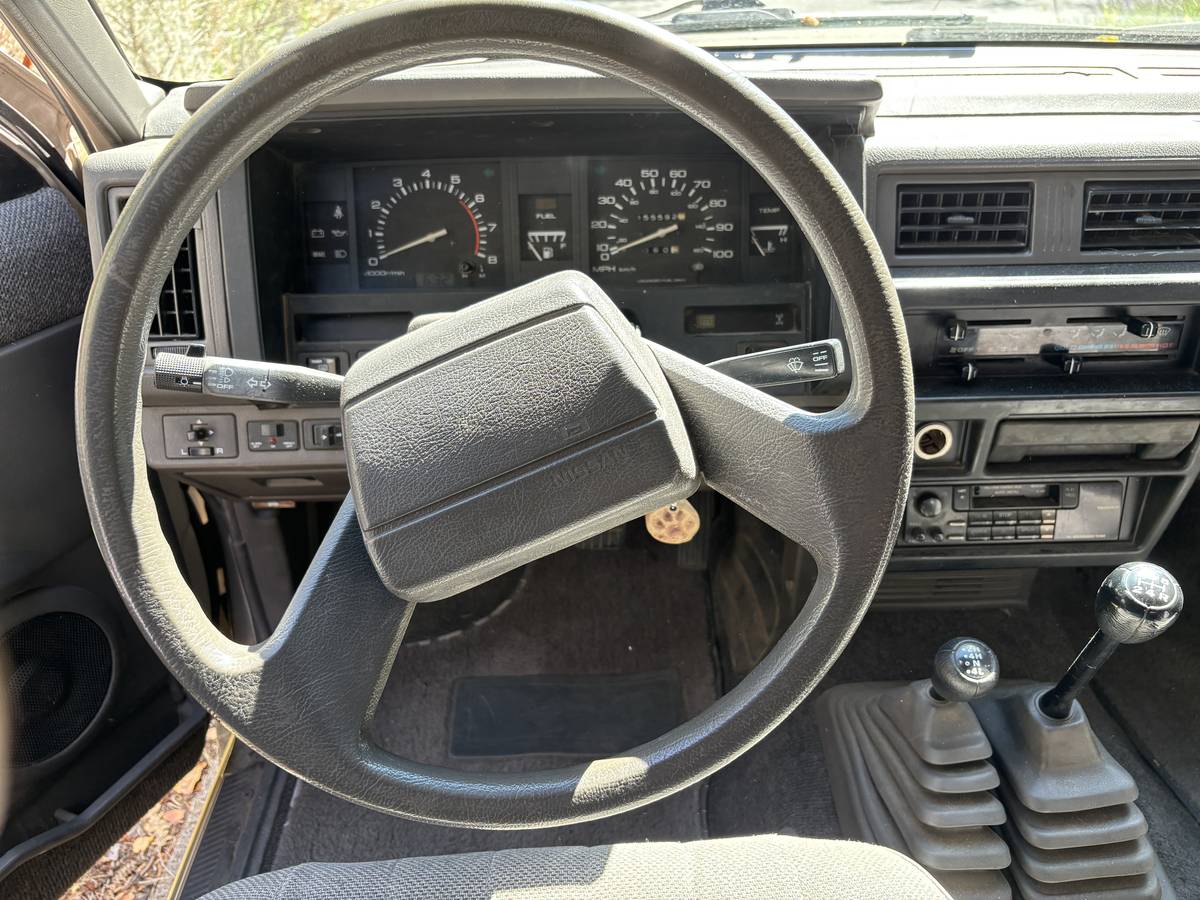 Nissan-pathfinder-1990-brown-7